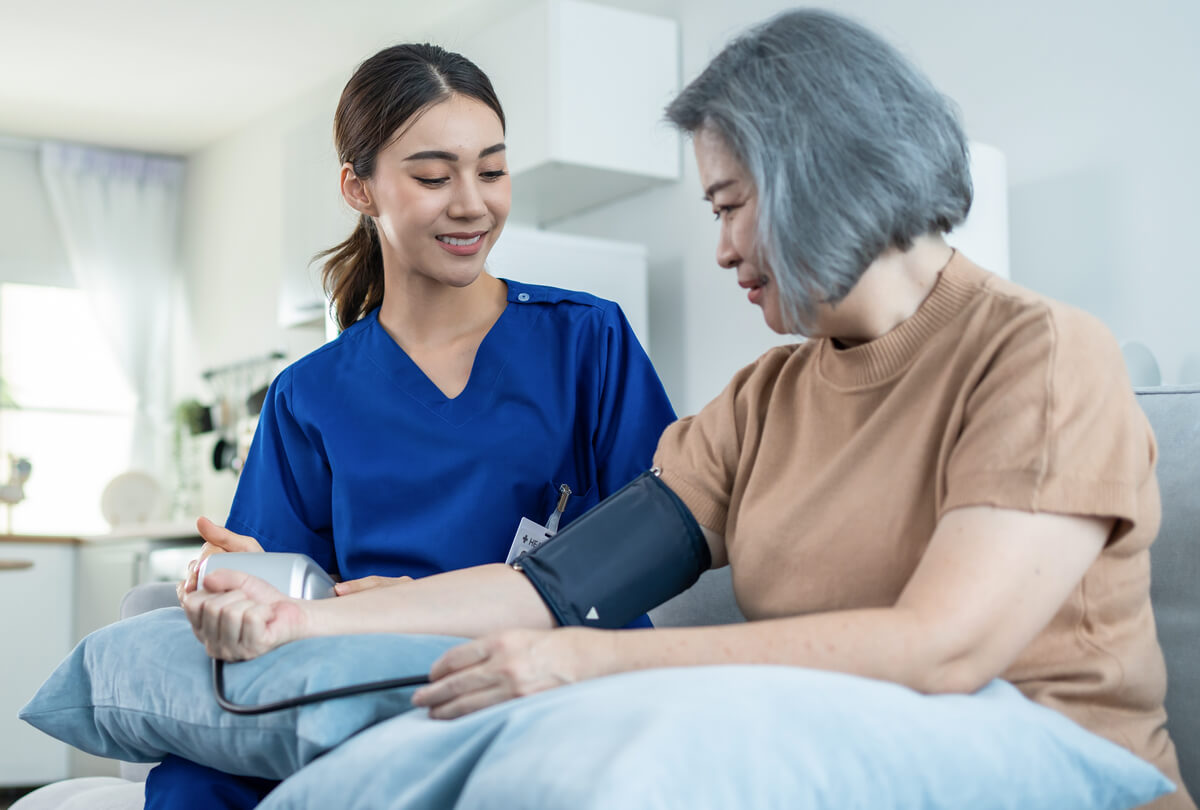 アメリカで介護士・caregiverとして働こう｜求人・仕事